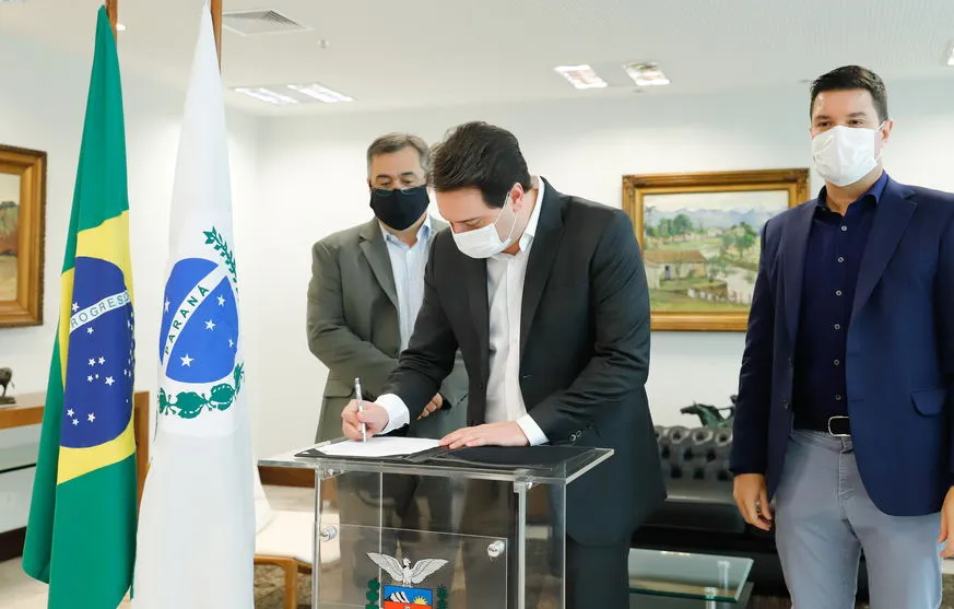 Governador Ratinho Junior assina autorização do início das obras