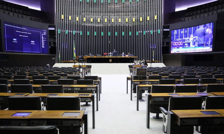 Câmara inicia sessão para votar projeto que suspende pagamento do Fies