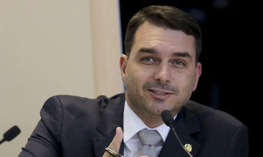 Advogado Wassef deixa defesa do senador Flávio Bolsonaro