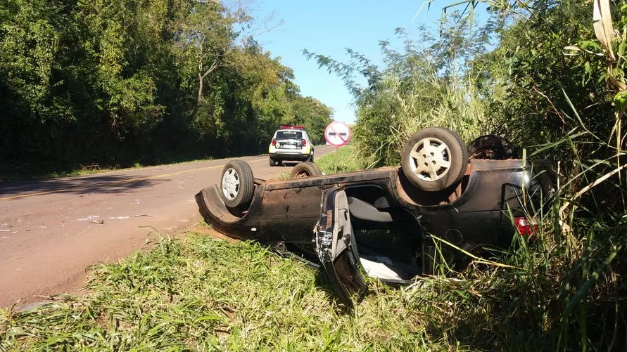 Capotamento deixa homem gravemente ferido na PR-239