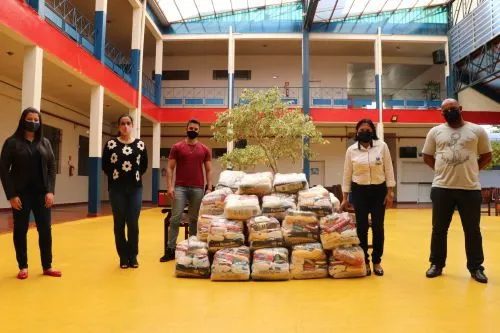 Acadêmicos da UCP Univale doam cestas básicas à Prefeitura de Ivaiporã