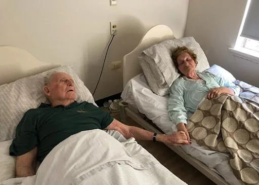 Casados ​​há 70 anos, idosos morrem de mãos dadas