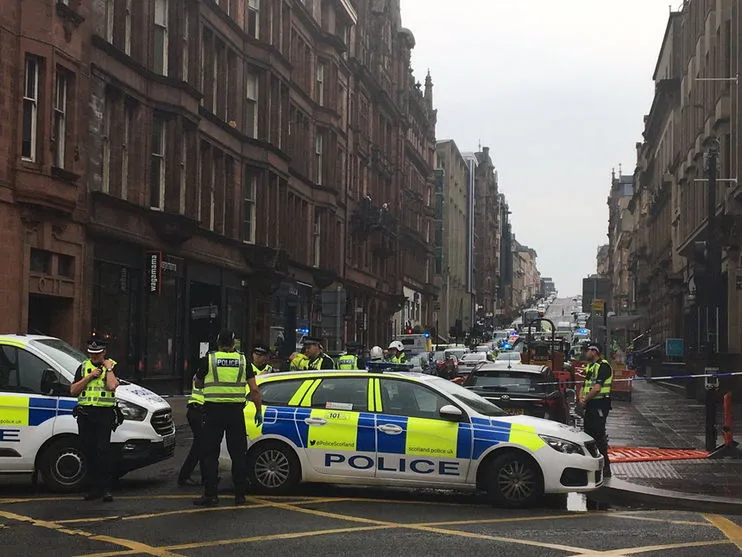 Terrorista faz três vítimas e é morto na Escócia