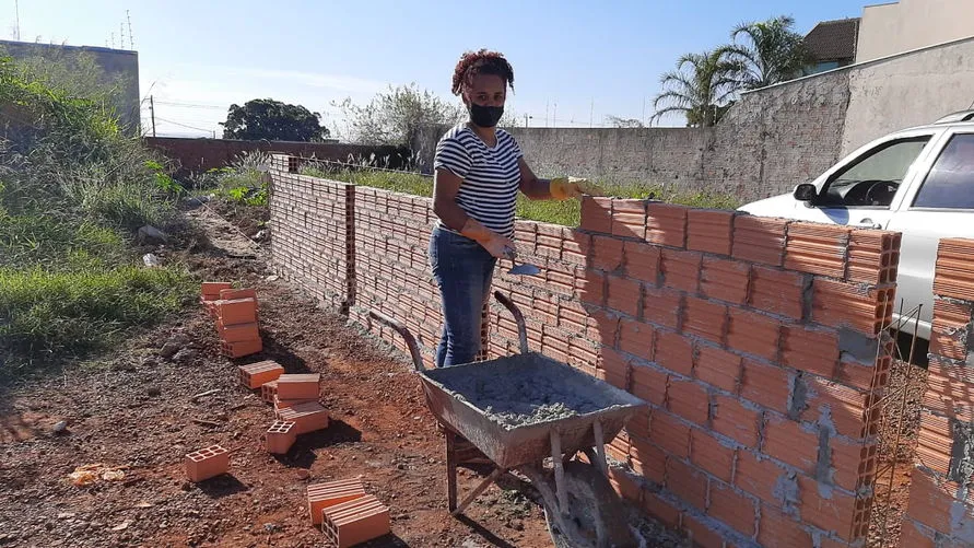 Da sala de aula para o canteiro de obras