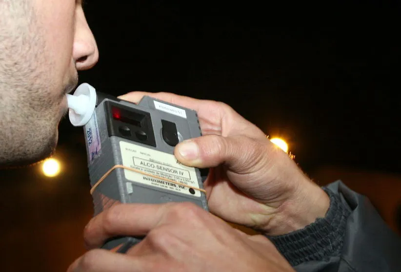 Homem é preso dirigindo alcoolizado na Avenida Arapongas