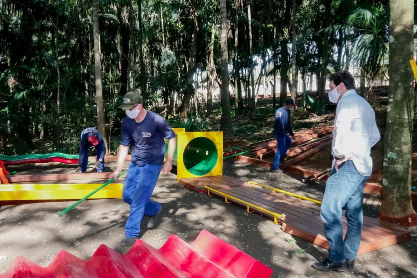 Prefeitura instala novos parques infantis em Apucarana