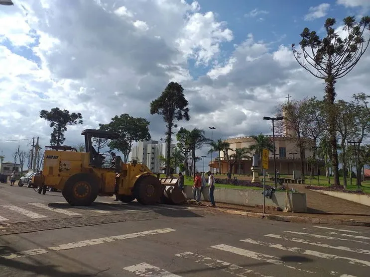 Obras do calçadão é na na Rua Domingos Della Rosa