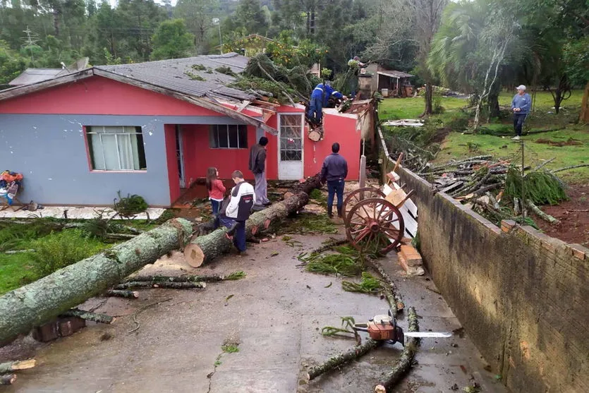 Temporal afetou 14.392 pessoas em 70 municípios do Paraná