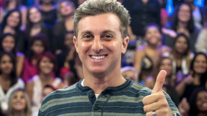 Luciano Huck volta às gravações do 'Caldeirão' em estúdio da Globo