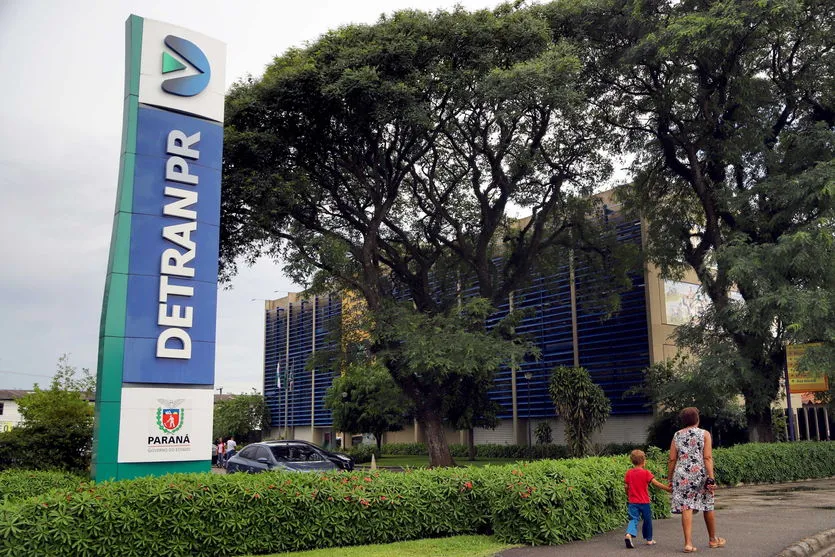 Detran-PR suspende atendimento presencial nas regiões mais afetadas pela Covid-19