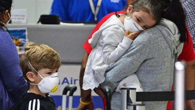 Aumento de casos de Covid em crianças e adolescentes preocupa