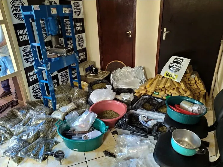 Polícia Civil fecha laboratório de drogas em condomínio de Foz do Iguaçu