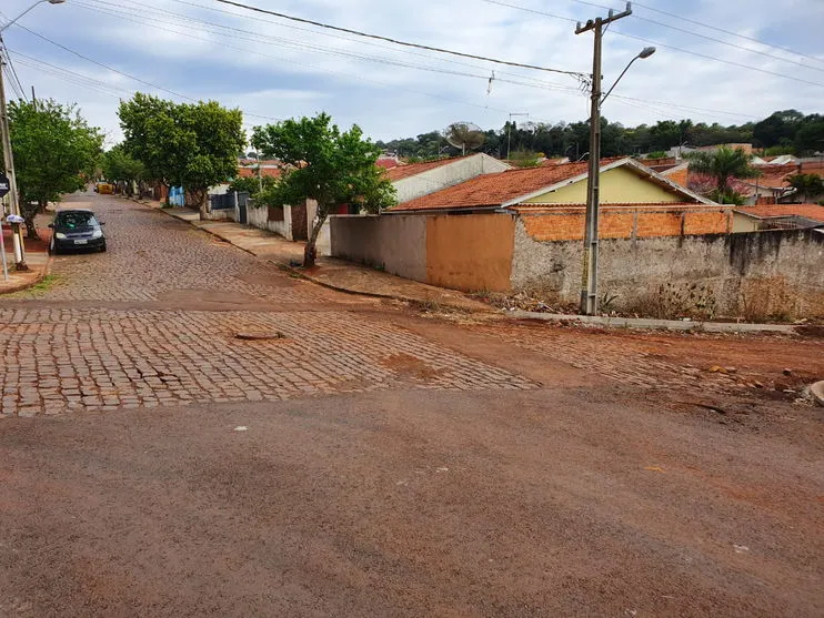 Prefeito autoriza recape e asfalto novo no Jardim Andorinhas