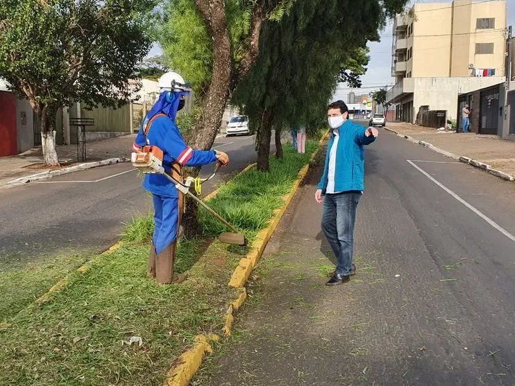 Equipes atuam na roçagem em vários pontos da cidade