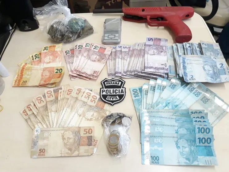 Polícia Civil de Apucarana apreende maconha e dinheiro que seria do tráfico