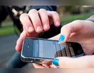 Dupla rouba celular de pedestre na Av. Brasil, em Borrazópolis