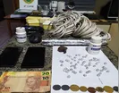 PM prende dois homens e apreende adolescente por tráfico de drogas