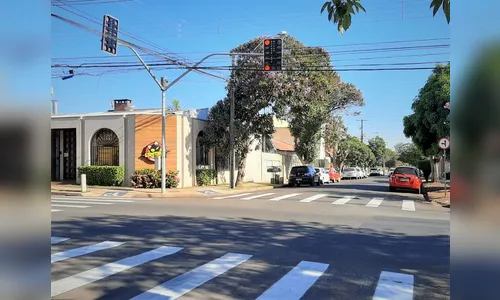 Cruzamento da Rua Uirapuru com Ibis recebe novo semáforo