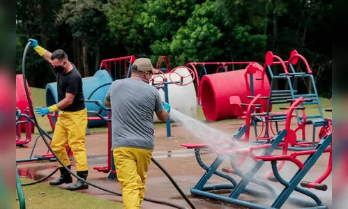 Apucarana faz a desinfecção em parques com hipoclorito