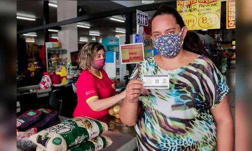 Apucarana inicia entrega dos cartões do 'Comida Boa'