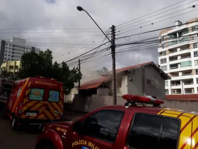 Cuidadora é presa suspeita de incendiar casa por vingança