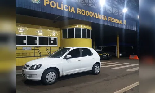 PRF recupera em Mandaguari carro furtado em Blumenau