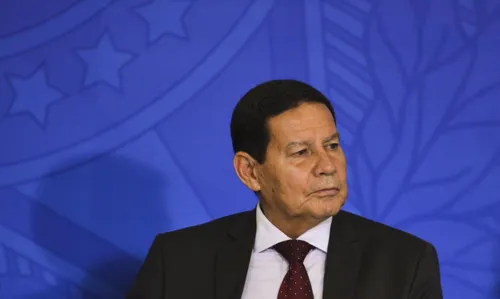 Mourão testa negativo para covid-19, mas adotará isolamento até a contraprova