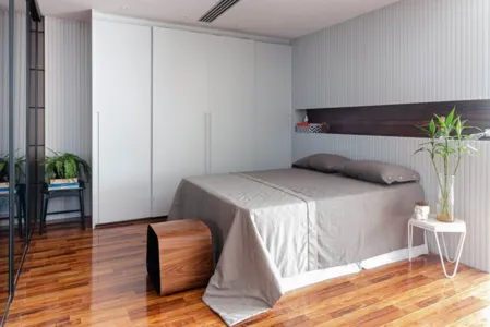 Quarto clean é ideal para conforto visual e relaxamento