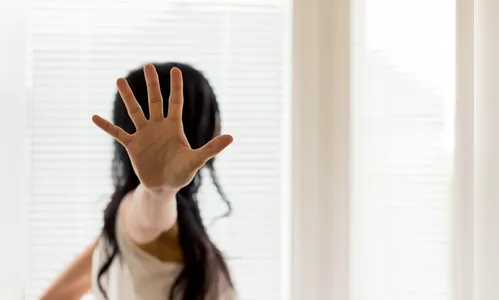 Homem beija menina de 12 anos na boca à força, em Ivaiporã