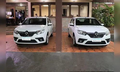 Polícia Civil de Arapongas recebe dois novos veículos