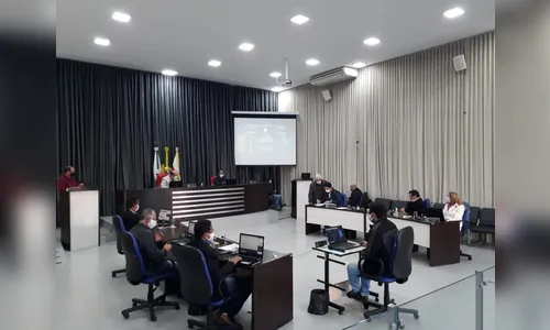 Vereadores de Apucarana adotam distanciamento em sessões