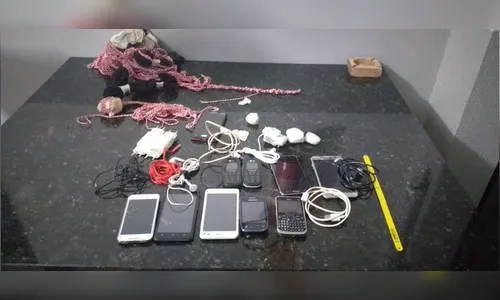 Drogas e celulares que seriam entregues aos presos em Jandaia do Sul são apreendidos