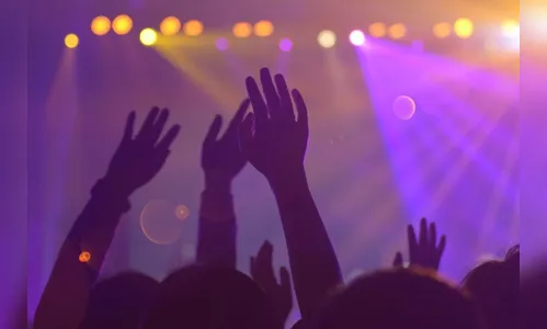 Rave clandestina termina com duas pessoas presas em chácara na região de Curitiba