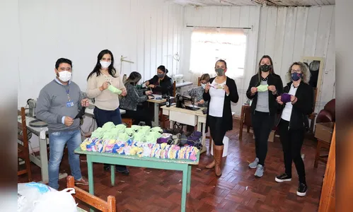 Parceira em Ivaiporã produz máscaras  para  escolas municipais