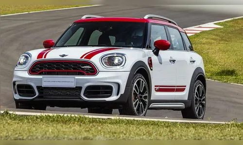 Mini Coutryman JCW tem cara de SUV, viés esportivo, motor de 306 cv e tração 4x4