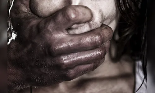 Homem é preso depois de tentar estrangular esposa