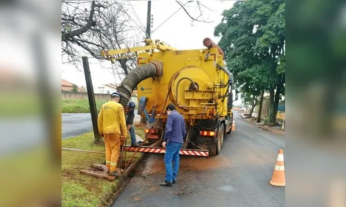 Hidrojato agiliza limpeza de bueiros e galerias em Apucarana