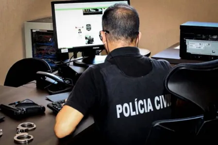 Polícia identifica estudante que vandalizou bandeira nacional