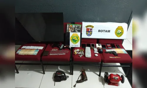 Perseguição na PR 272 termina com acidente e  apreensão de quase um quilo maconha