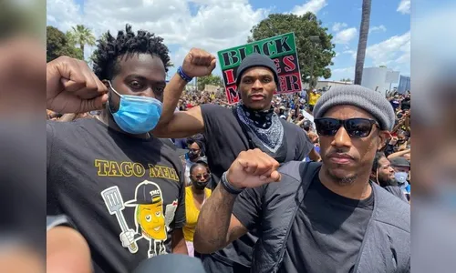 Destaques na NBA comandam protestos contra racismo na Califórnia