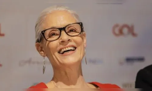 Sônia Braga, gloriosa, comemora seus 70 anos