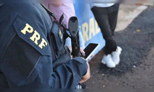 PRF apreende mais de 700 quilos de maconha e R$ 4,5 milhões em cigarros