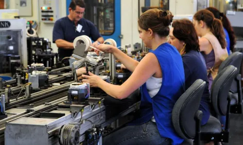 Produção industrial cai em 13 das 15 regiões pesquisadas