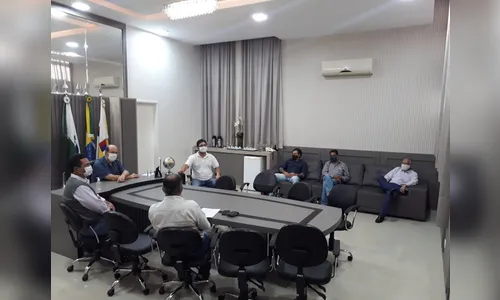 Vereadores se reúnem com ouvidor do Núcleo Regional de Educação