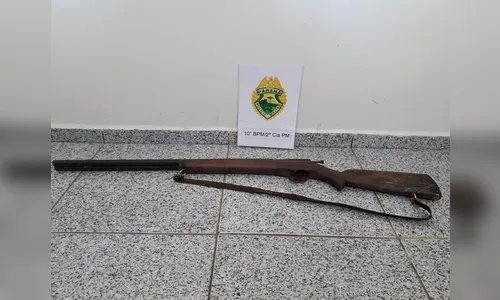 Homem é preso após atirar com espingarda próximo a crianças