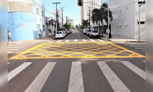 Vinte ruas recebem melhorias na sinalização viária em Arapongas