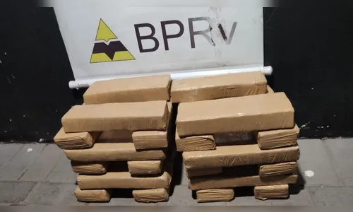 Homem é preso suspeito de transportar maconha em Floresta