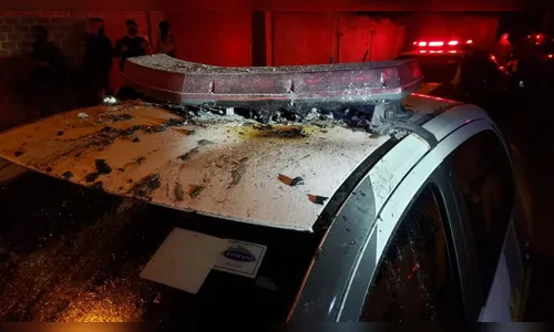 Churrasqueira é arremessada contra viatura da PM em Curitiba