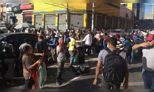 Consumidores se aglomeram no Brás em São Paulo