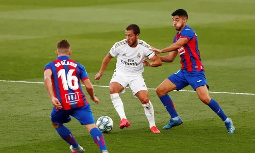 Com gol de Marcelo, Real Madrid vence e ainda luta pelo título